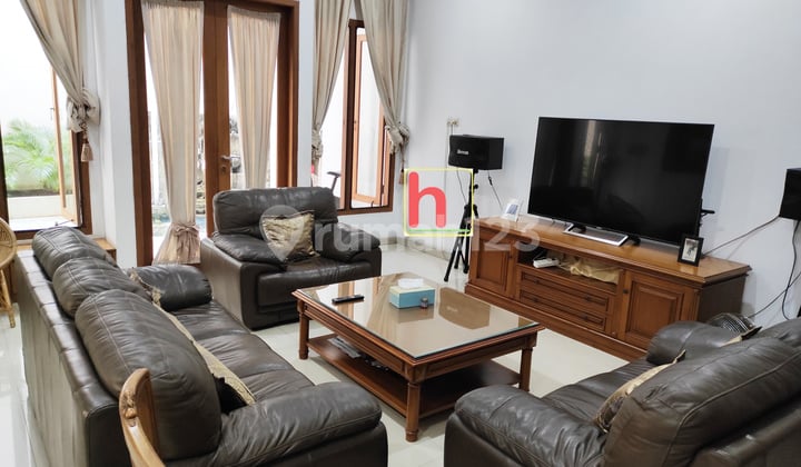 Rumah di Muara Karang, luas dan semi furnished