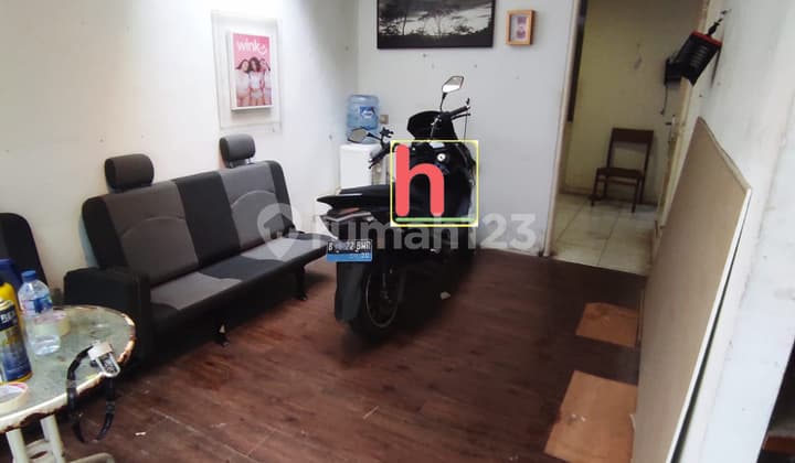 House in Taman Meruay Ilir, Near IPEKA School.