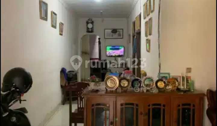 Rumah Dua Lantai Harga Santai di Tomang Jakarta Barat