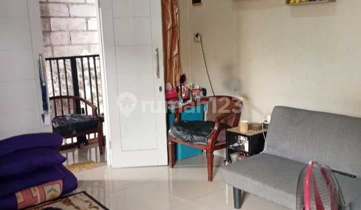 Rumah Dua Lantai Dalam Gang Selangkah ke Bandara Halim Perdana Kusuma