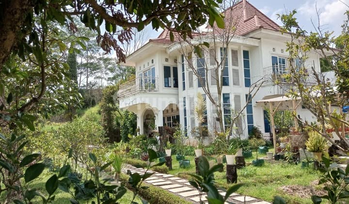 Lelang Rumah Dan Tanah Villa Di Cipanas Luas 19.808 Metee Bangunan Masih Terawat Dan Bagus
