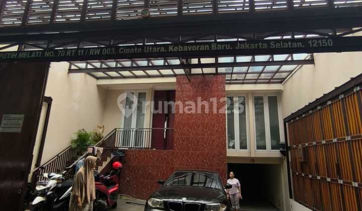 Rumah Murah Ada Kolam Renang di Jl H Jian Cipete