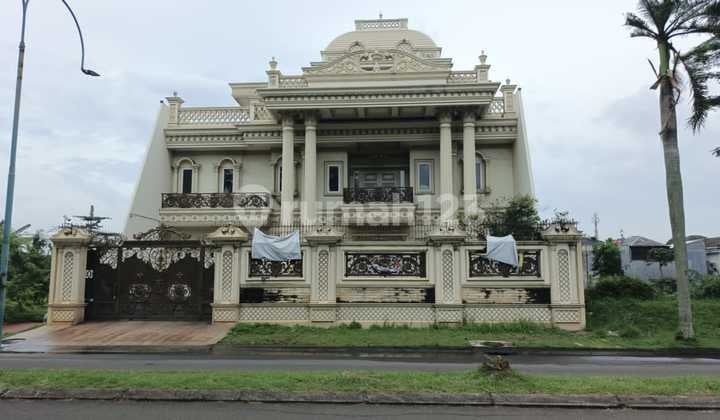 Dijual Rumah Mewah di Jalan Utama di Perumahan Kota Modernland