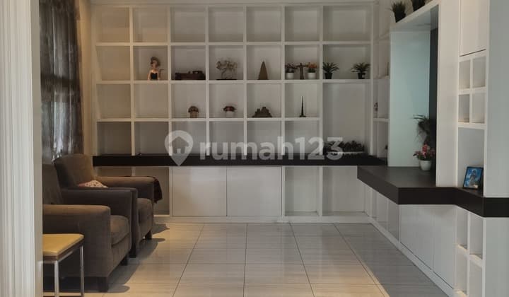 Dijual Rumah Furnish, Besar,200.M2 di Cibubur