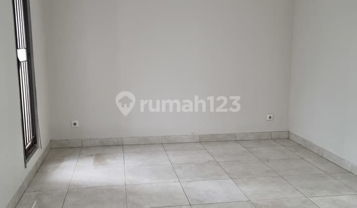Rumah Cantik, 160 M2, Siap Huni, Dekat Ruko