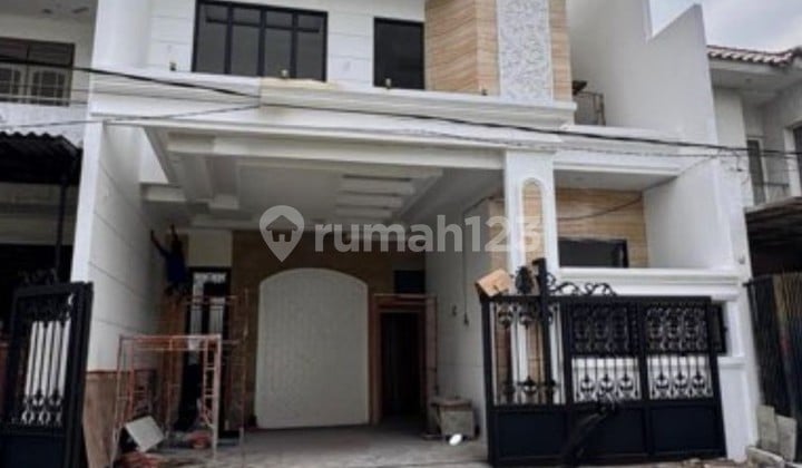 Rumah Baru Gress Modern Classic Babatan Pantai