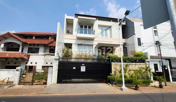 Rumah Bgs Murah Bgt 2lt di Jl Anggrek Garuda Raya, Kemanggisan