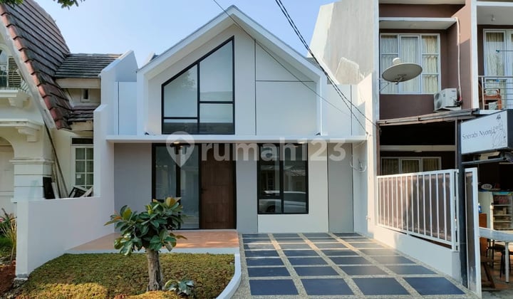 For Sale: Ready-to-Occupy House, Prime Location in Front of Traditional Market.