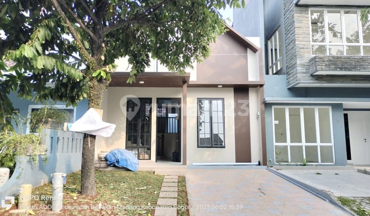New house for sale, located in front, close to Ahpoong Market.