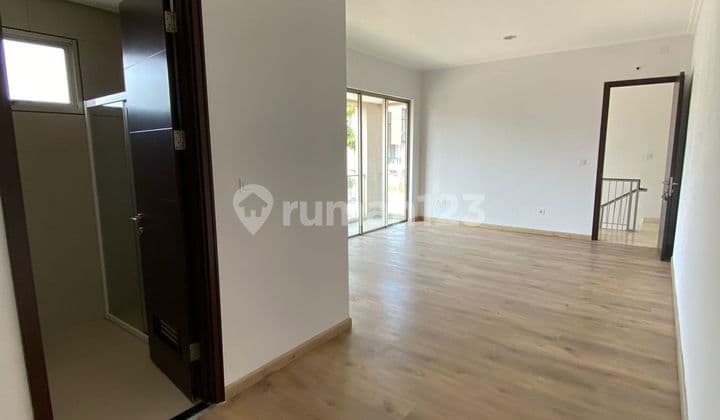 MURAH Dijual Rumah semi furnish di PIK2 sudah sertifikat bisa KPR