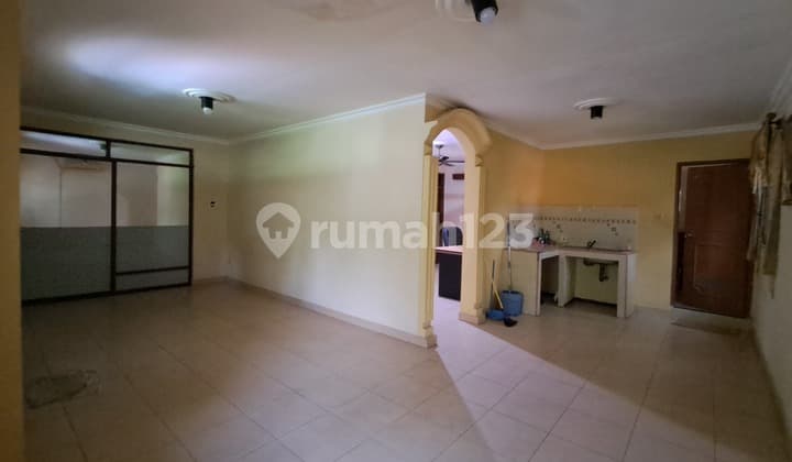 Ready-to-Occupy House for Quick Sale on Jl. Pejaten Barat, Pasar Minggu, South Jakarta