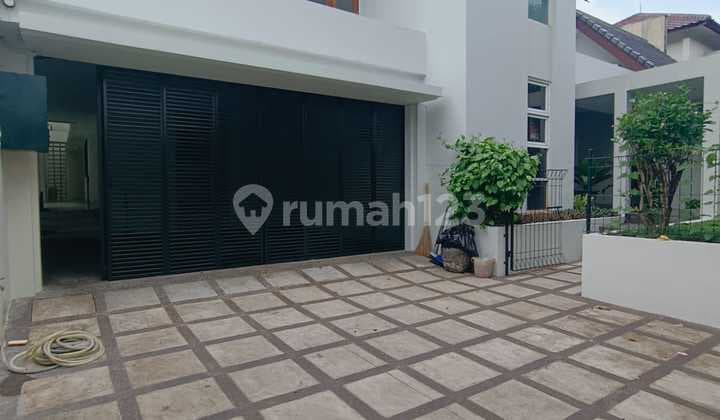 Disewakan Rumah Terawat Siap Huni Lokasi Strategis dan Premiumnya Permata Hijau
