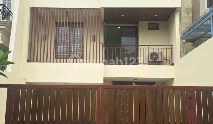 Rumah Camar Elok Pik 3 Lantai Semi Furnish Rapi