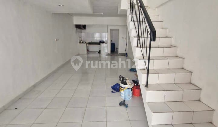 Rumah Rapi Baru Renov 2 Lantai Siap Huni Bebas Banjir di Taman Palem Lestari