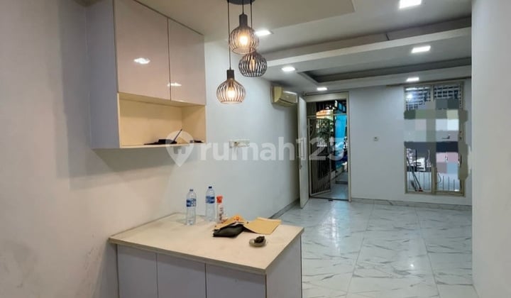 Rumah Murah Masih Nego 2 Lantai Furnished Siap Huni Bebas Banjir di Taman Surya 5