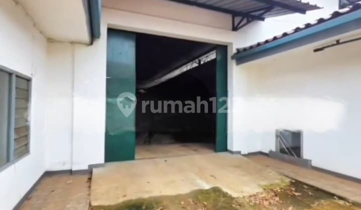 Gudang Murah dan Rapi Ada Ruang Office Mess Karyawan Posisi Strategis di Kav. Dpr Cipondoh