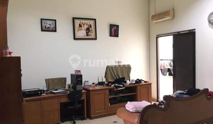 Cheap House Still Negotiable 2 Floors Fully Furnished Ready to Live Flood-Free in Taman Palem Lestari Cengkareng