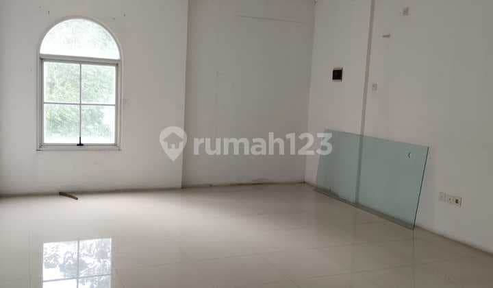 Affordable 3-Story Ready-to-Use Shop House, Flood-Free in Citra 7