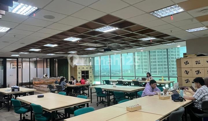 Office Space Furnished di Lokasi Premium Lippo St Moritz Puri Jakarta Barat