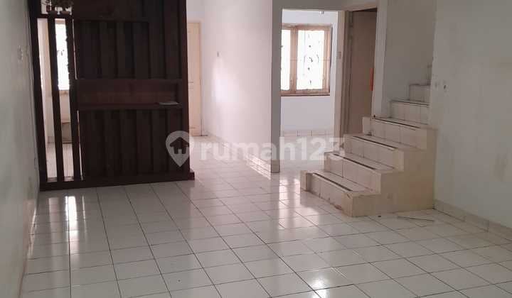 Rumah Murah Minimal 2 Tahun Kamar Ada 4 Siap Huni Bebas Banjir di Mutiara Taman Palem Cengkareng