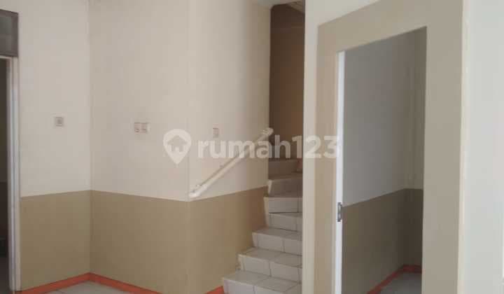 Rumah Murah Masih Nego 2 Lantai Bebas Banjir di Taman Palem Lestari