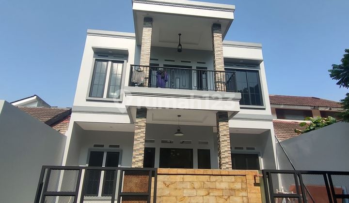 Dijual Rumah 2 Lantai Baru Semi Furnished di Kencana Loka, Bsd. Lny Efb