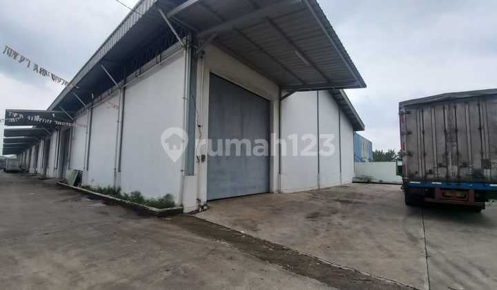 Disewakan 2 Unit Gudang bisa Beli Satuan Lokasi Bagus di Pergudangan Legok. Yc Efm