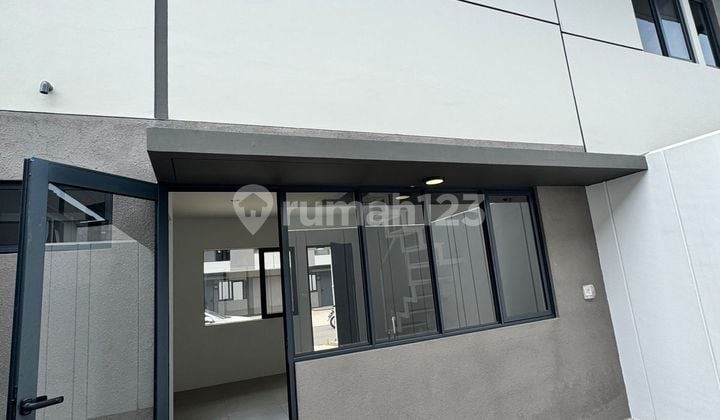 Dijual Rumah Siap Huni di Park Serpong. Lly Efasa