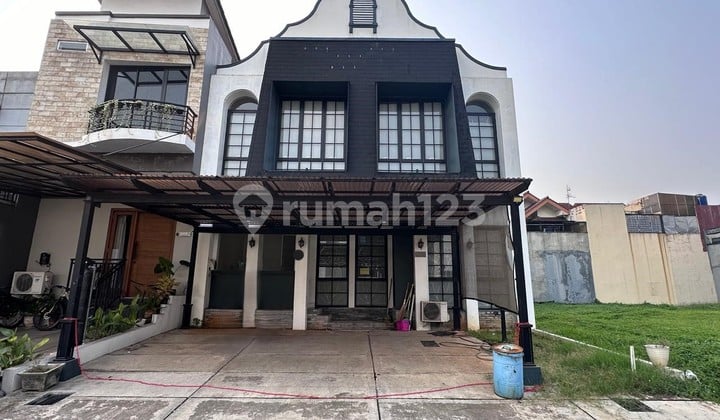 Dijual Rumah Cantik 2 Lantai Furnished Siap Huni Ada Gym Room di Taman Holandia. Mncefk
