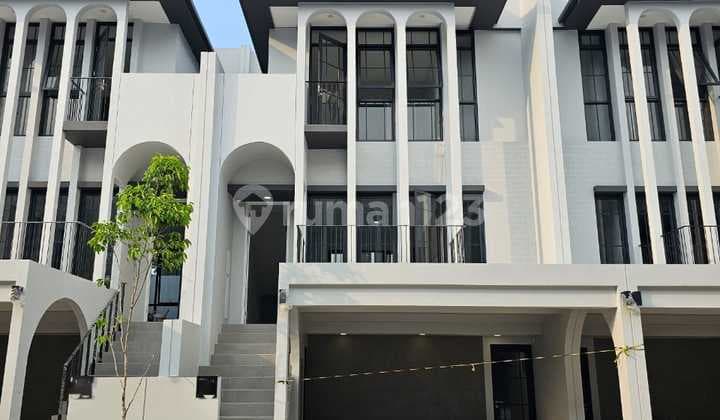 Turun Harga Dijual Rumah 3 lantai semi furnish sudah renov design interior di Cluster Aether Green Wich BSD City - Wndefgs