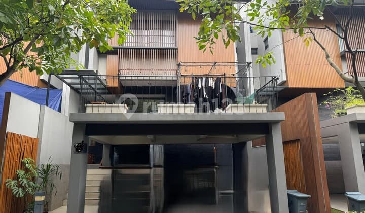 Dijual Rumah 3 lantai full furnish ada roof top di Cluster Caelus Green Wich BSD City - Aniefb