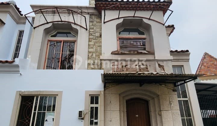 For Sale 2-story Banci Hook House in Spain Garden, North Lippo, Karawaci - Byn