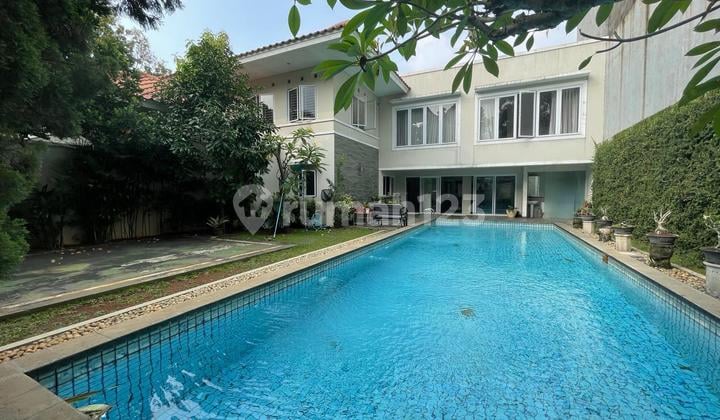 Dijual Rumah Mewah Hoek Furnished Siap Huni Ada Pool di Puspita Loka. Hlefb