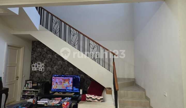 Dijual Rumah 2 lantai bagus semi furnish siap huni di Cluster Pascal, Summarecon Serpong - Atefa