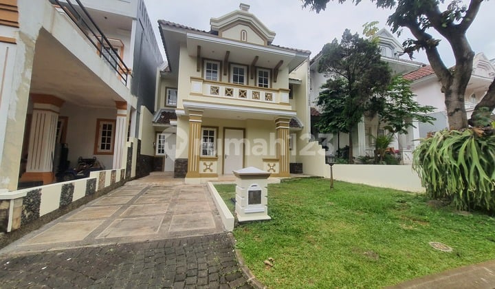 Rumah Siap Huni Depan Taman di Legenda Wisata Cibubur