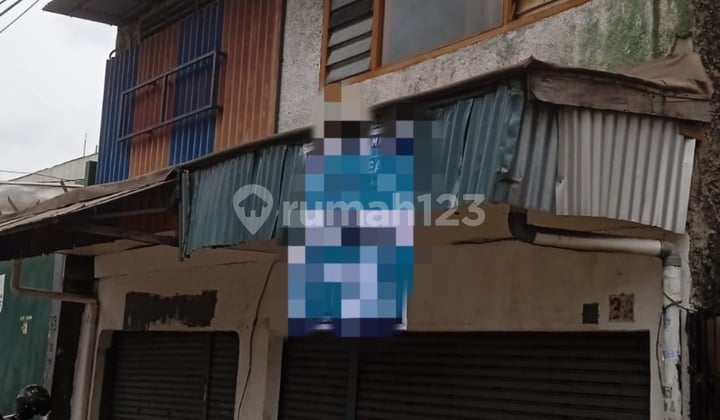 Cheap Old House in Angke, Main Road, Crowded, Suitable for Business, 210 SqM Area.