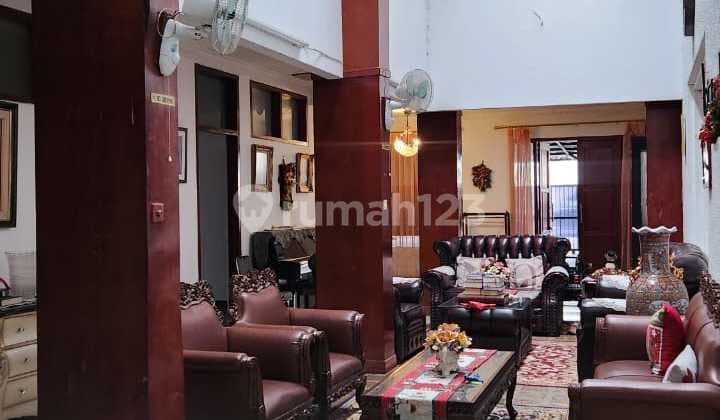 Rumah Lokasi Bagus Posisi Hoek di Menteng
