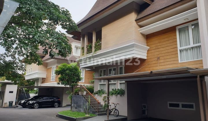 Dijual Rumah Bagus Area Town House di Pasar Minggu