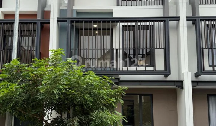 Rumah 3 Lantai Bagus Cluster Leonora Gading Serpong
