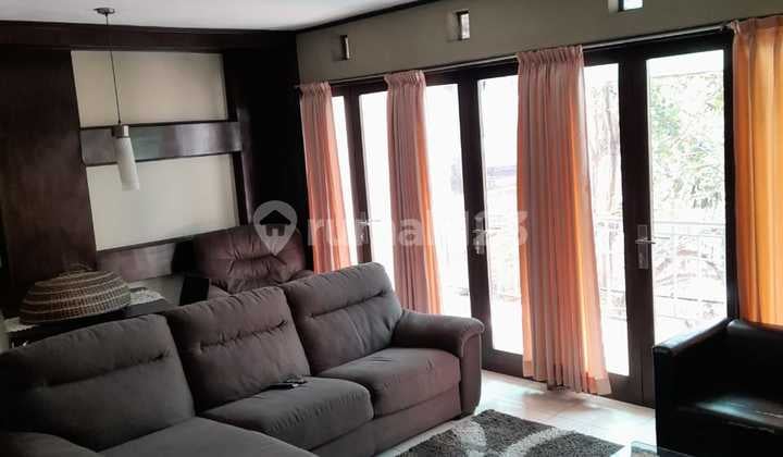 Rumah Komplek Sejuk dan Nyaman Dekat Perkantoran