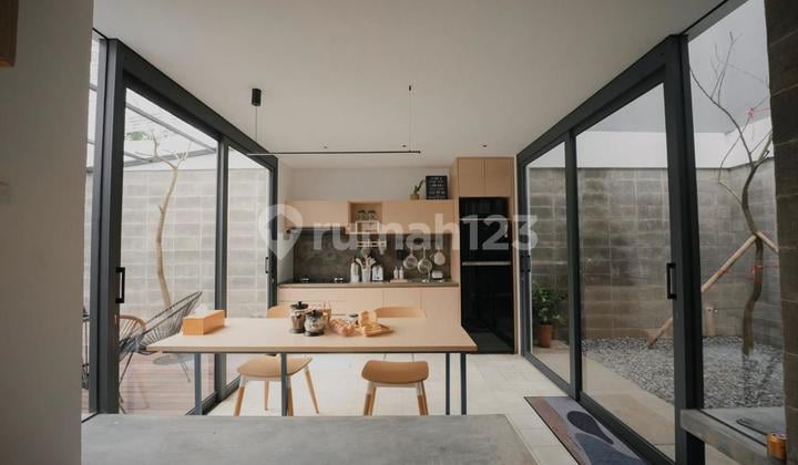 Rumah Villa Full Furnish Gegerkalong Setiabudi