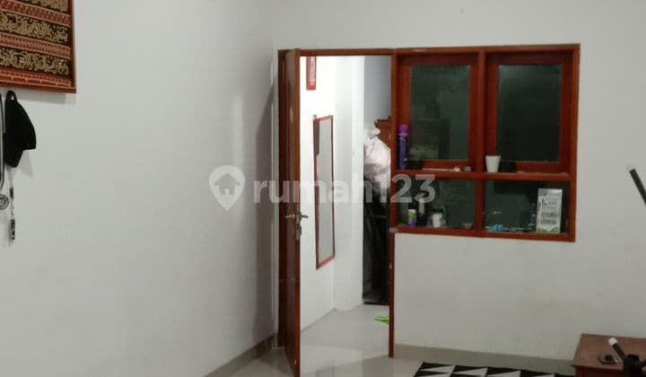 Ready-to-Occupy House in Cisaranten Kulon, Arcamanik