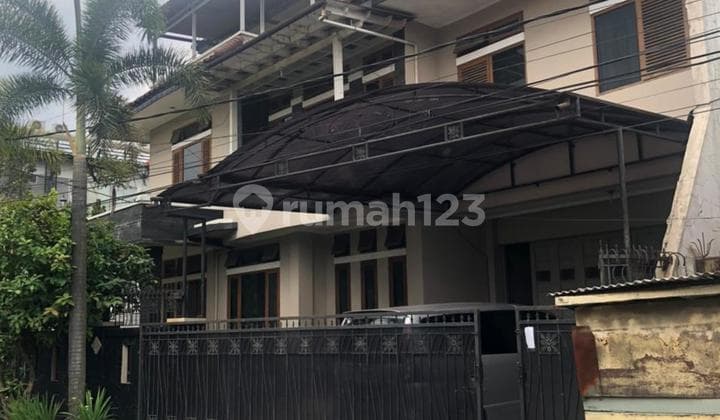 Rumah Mewah 3 Lantai Turangga Dekat Perkantoran