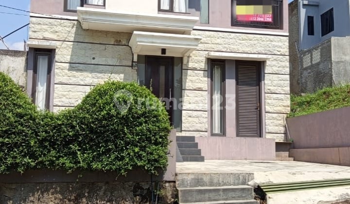 Rumah 2 Lantai Royal Orchid Villa Dekat Perkantoran
