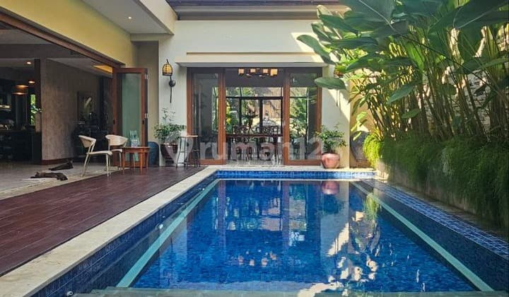 DIJUAL RUMAH DI KEMANG BERGAYA RESORT Jakarta Selatan