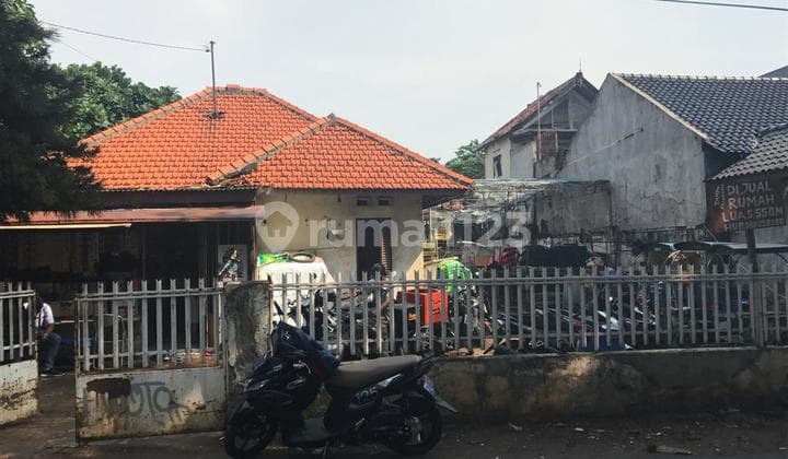 Dijual Tanah Bonus Bangunan Tua, Cempaka Putih Jakarta Pusat.