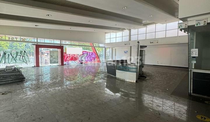 Dijual Bangunan Ex Showroom Di Jakarta Selatan