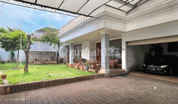 Radio Dalam Garden House, Kebayoran Baru