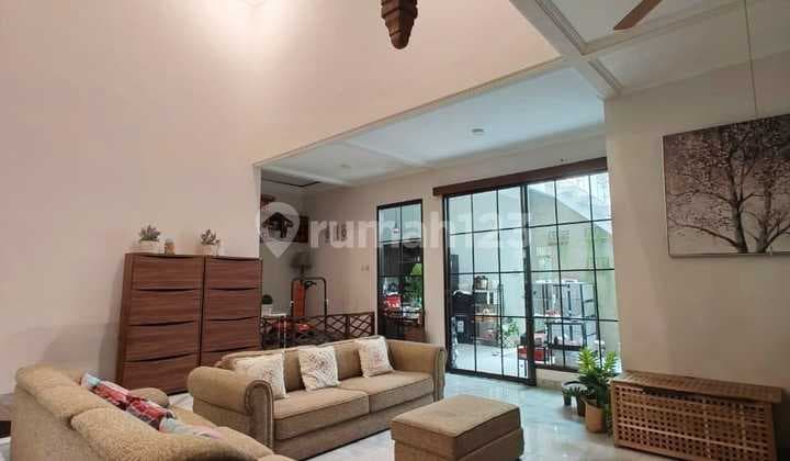 Rumah Hook Asri LT 330m2 Kebon Jeruk Dekat jalan Panjang