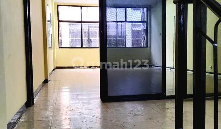Dijual dan Sewa Ruko 3 lantai Lokasi Strategis Roxy Jakarta Pusat